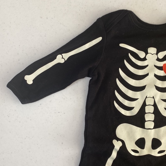 Old Navy Skeleton bodysuit Halloween X-ray parents - Picture 3 of 9